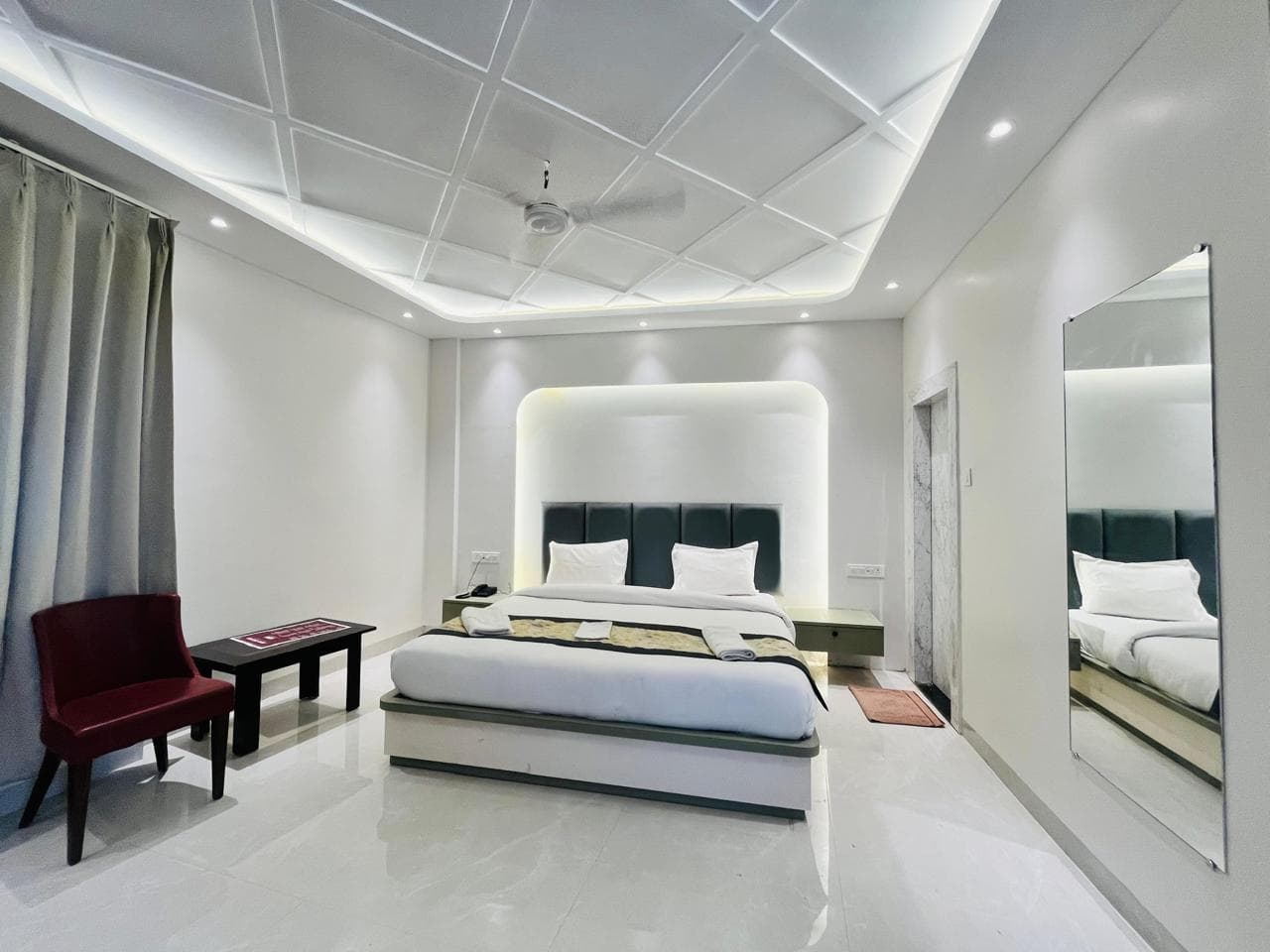 Deluxe Room — Varanasi Heritage