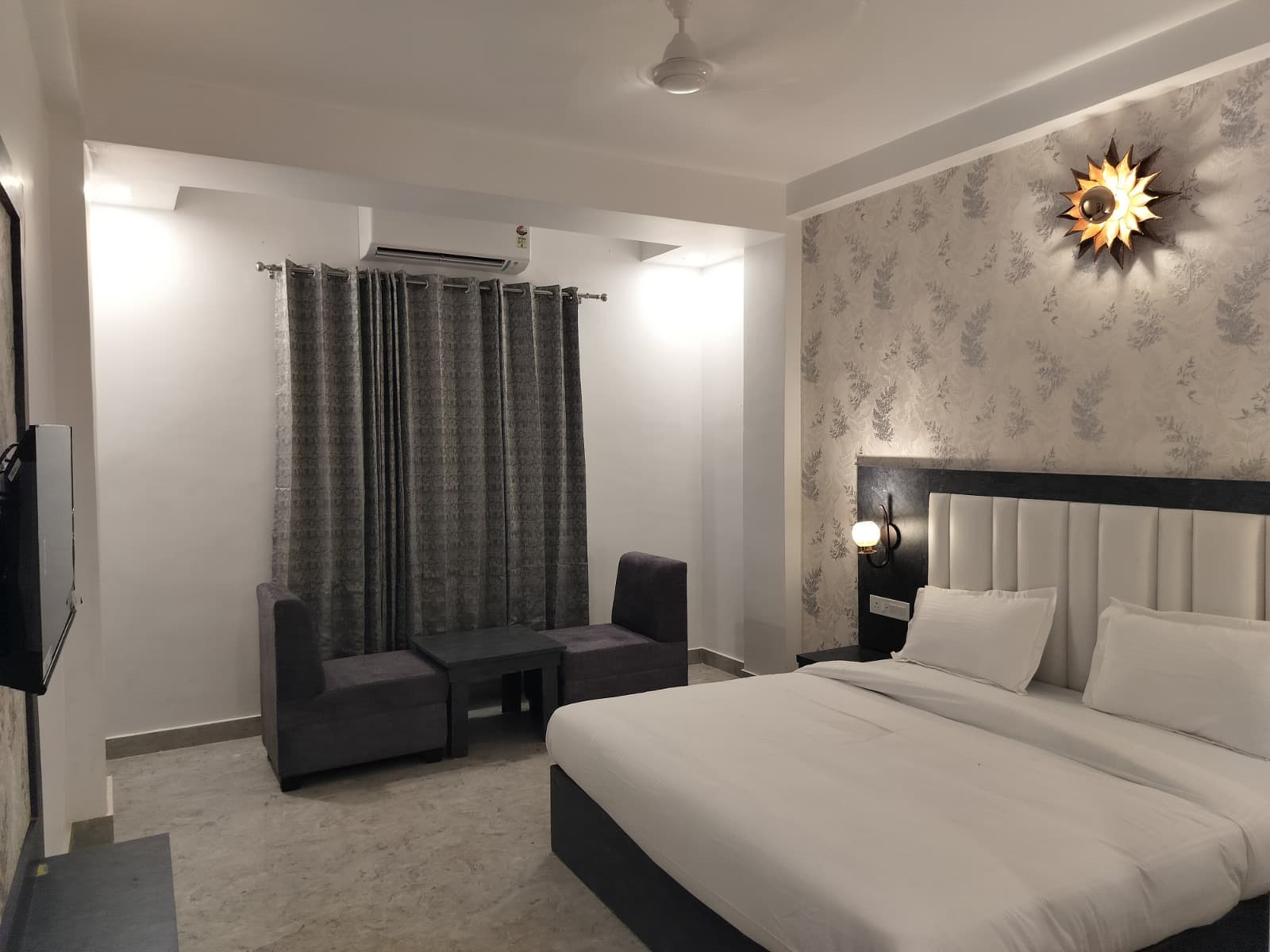 Hotel Varanasi Inn 4